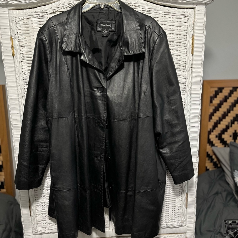 Maggie Barnes 26/28/3x Black Leather Swing Coat (59”B x 38”L)